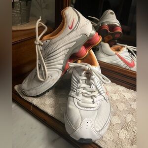 NIKE Classic Shox Casual Athletic Athleisure Sneakers White Pink Orange Girls 4Y